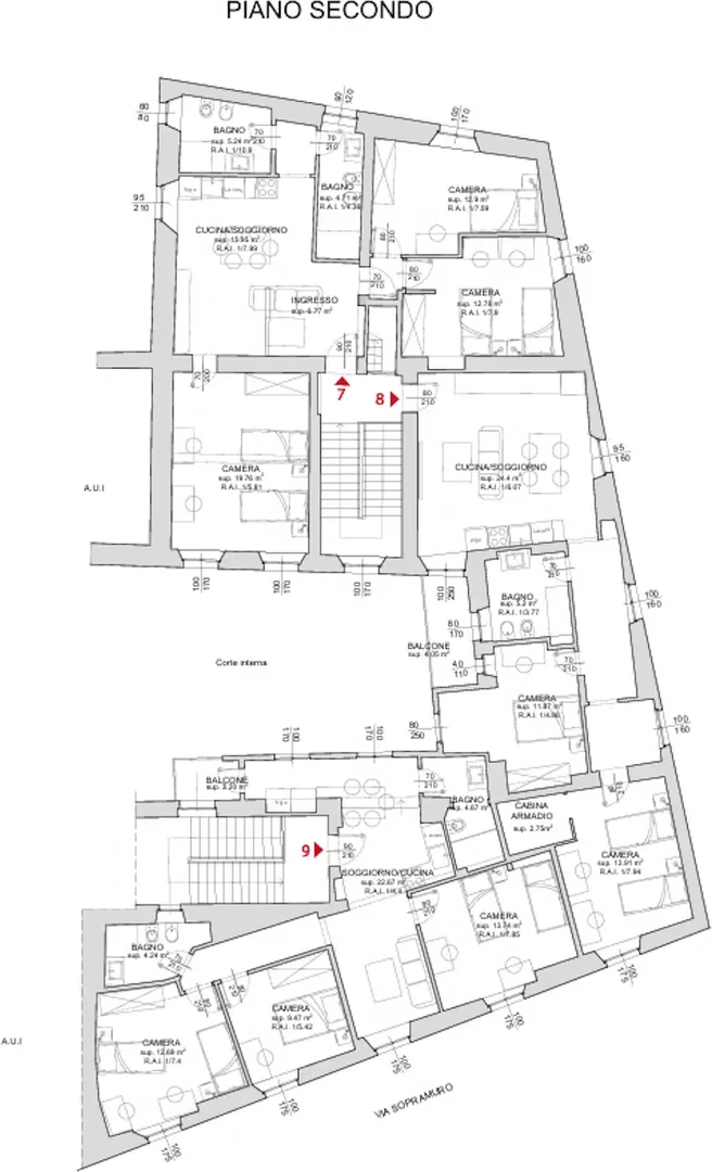 Habitación estudiantil luminosa y aireada con fácil acceso a la universidad en 