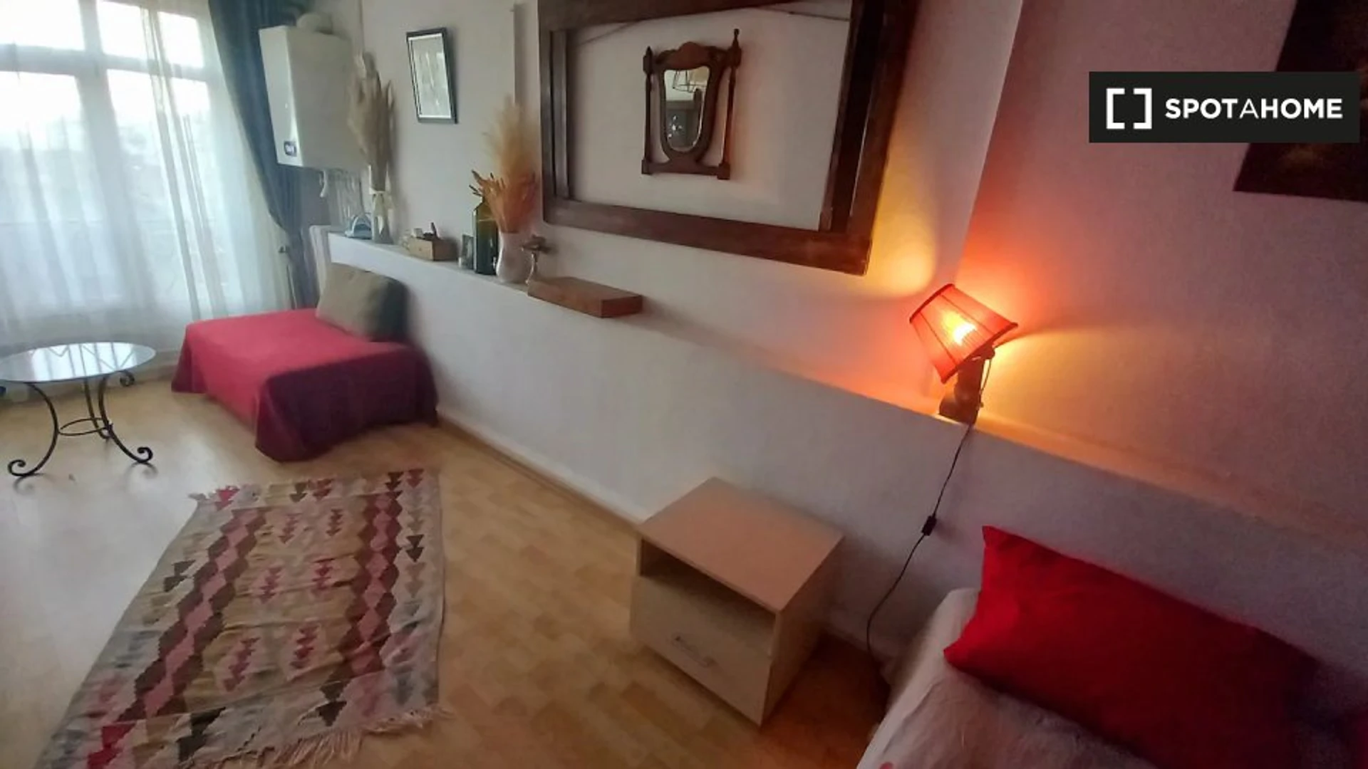 Cheap private room in Istanbul