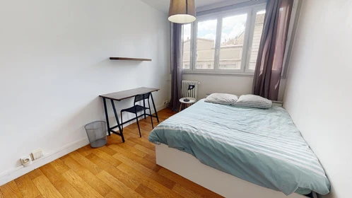 Habitación privada barata en Saint-etienne