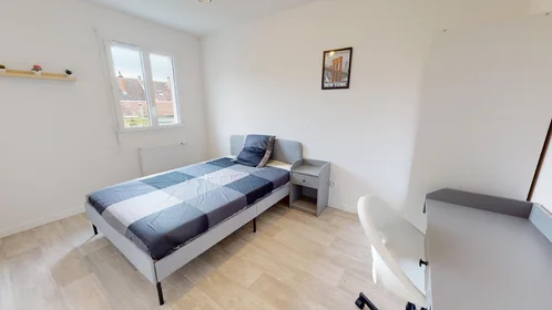 Private room at 38 Ter Rue De Champmaillot, image 1 of 10