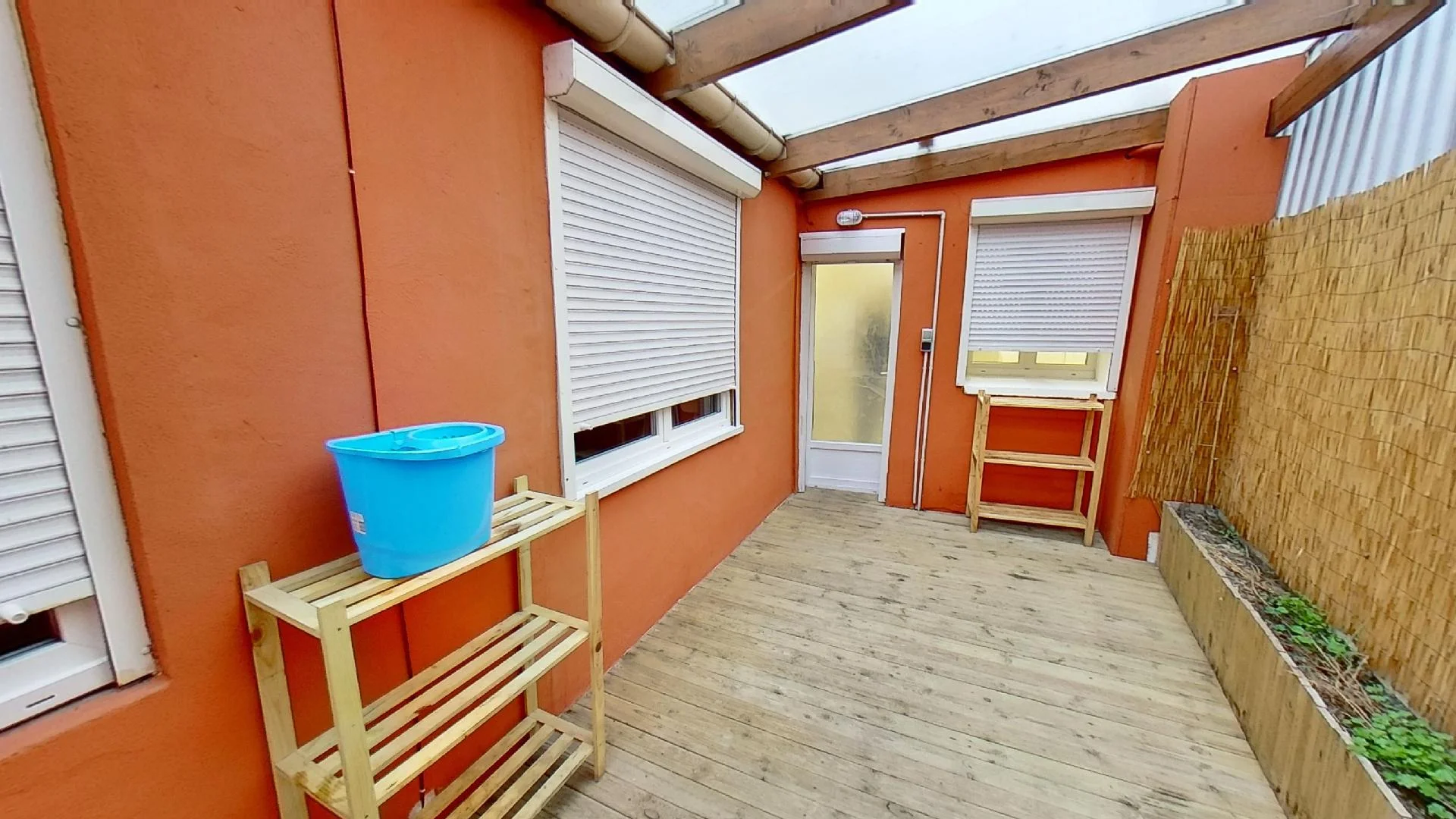 Habitación estudiantil luminosa y aireada con fácil acceso a la universidad en 