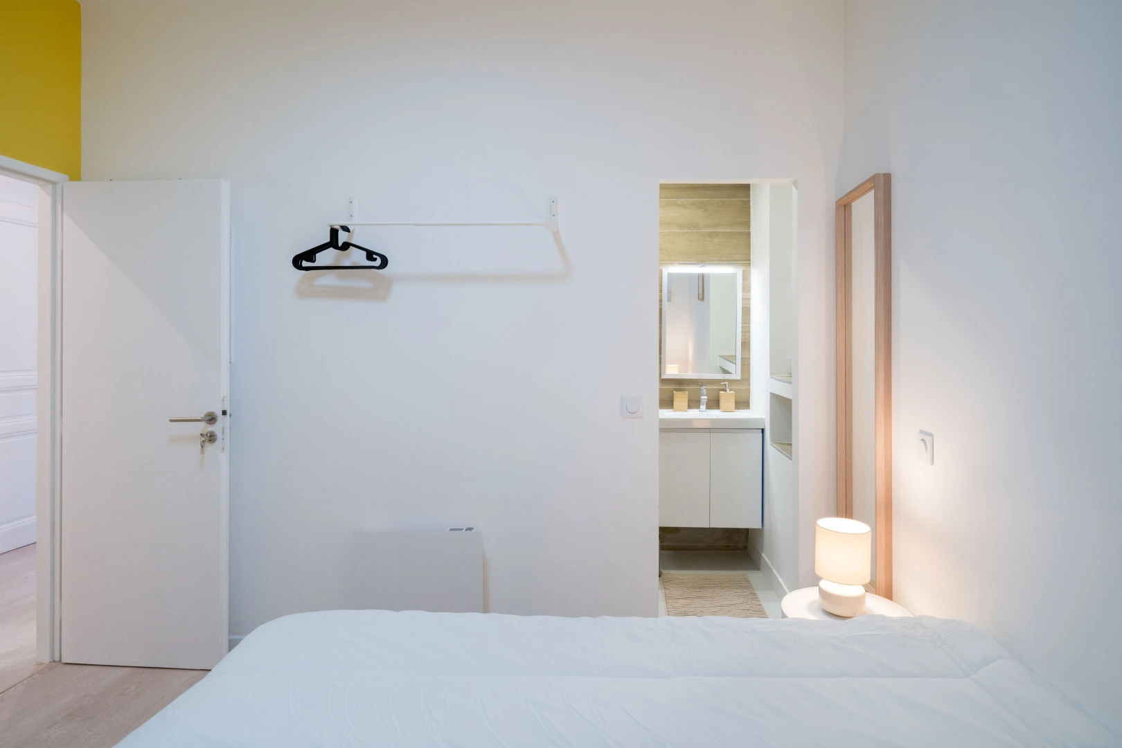 Bright private room in Toulon