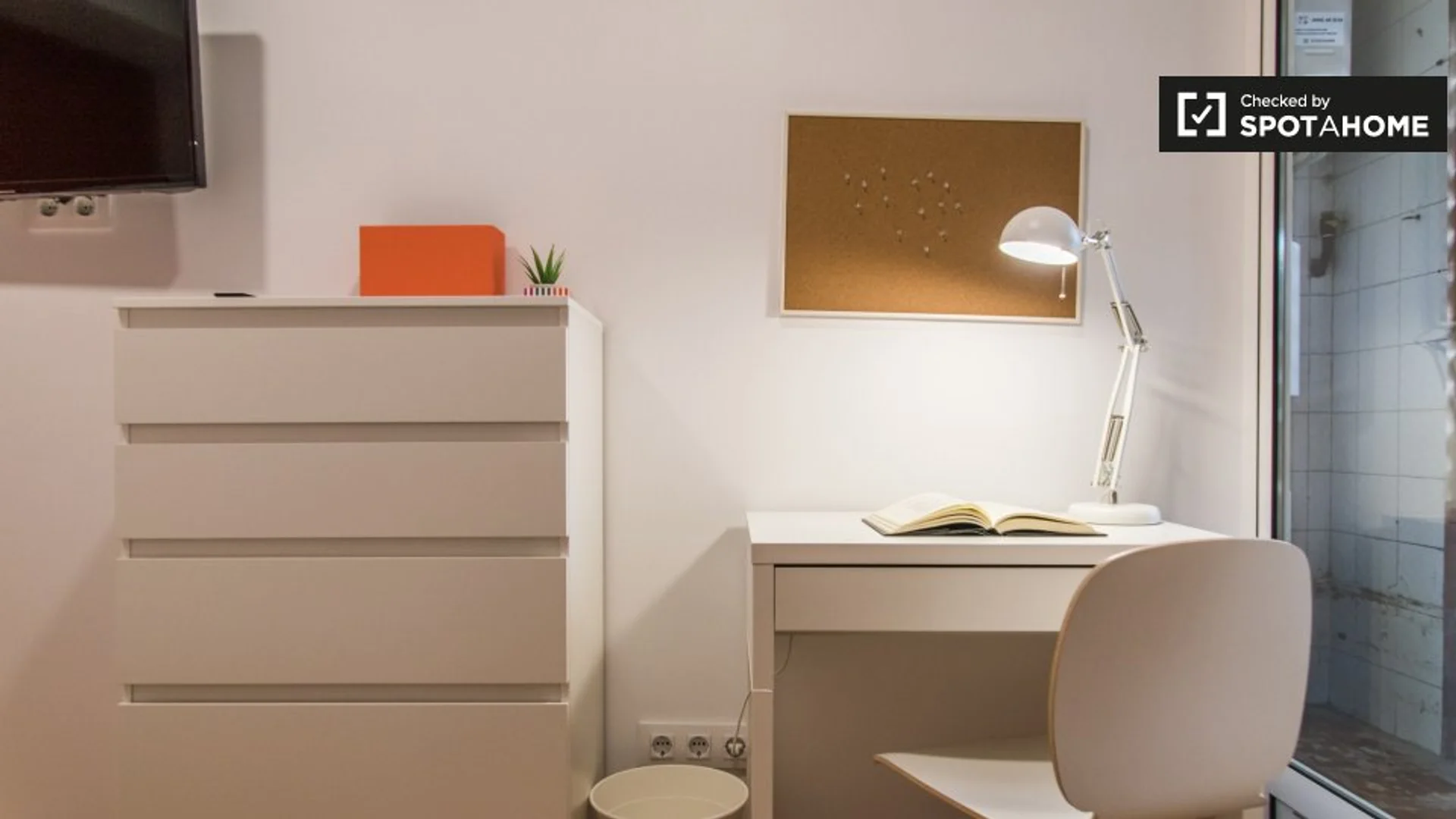 Quarto amigo do estudante em  com comodidades modernas