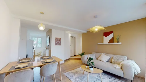 Özel oda konumu 28 rue de l'Ecole Normale, 1 10 görüntüsü
