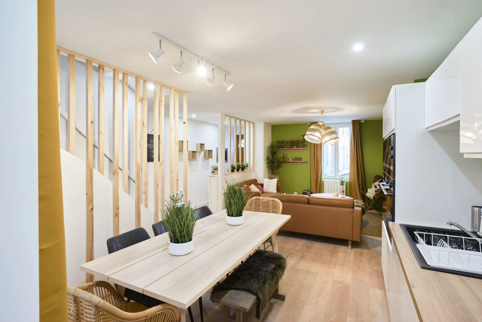 Habitación estudiantil amplia y cómoda en