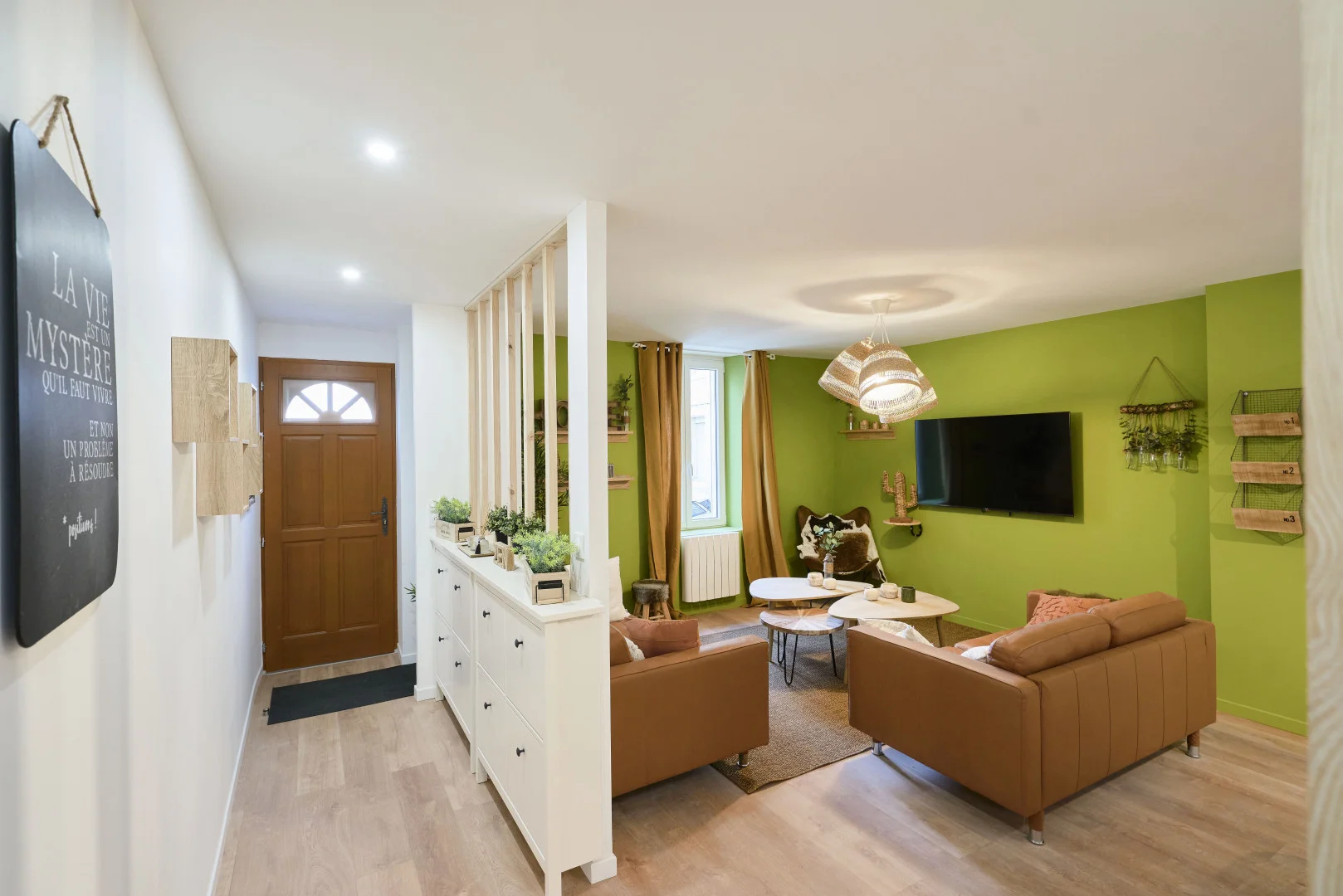 Habitación estudiantil amplia y cómoda en