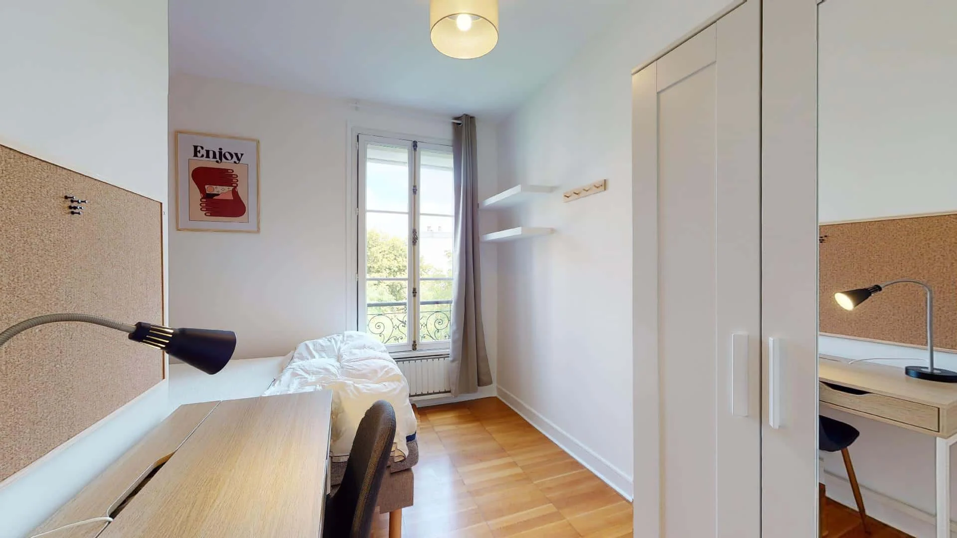 Student-friendly room in  with modern amenities