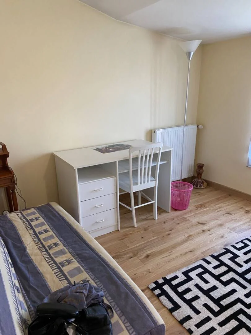 Bright and airy student room with easy university access in 