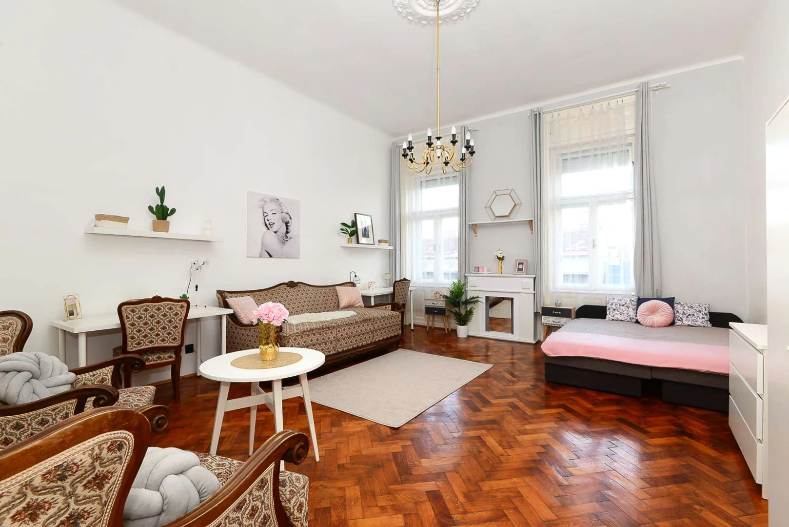 Very bright studio for rent in budapest