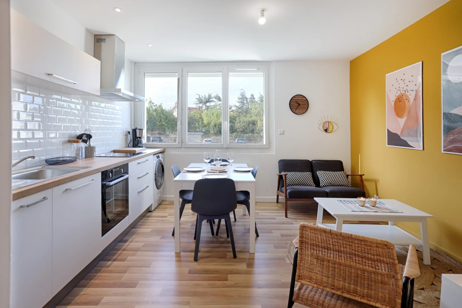 Habitación estudiantil luminosa y aireada con fácil acceso a la universidad en 