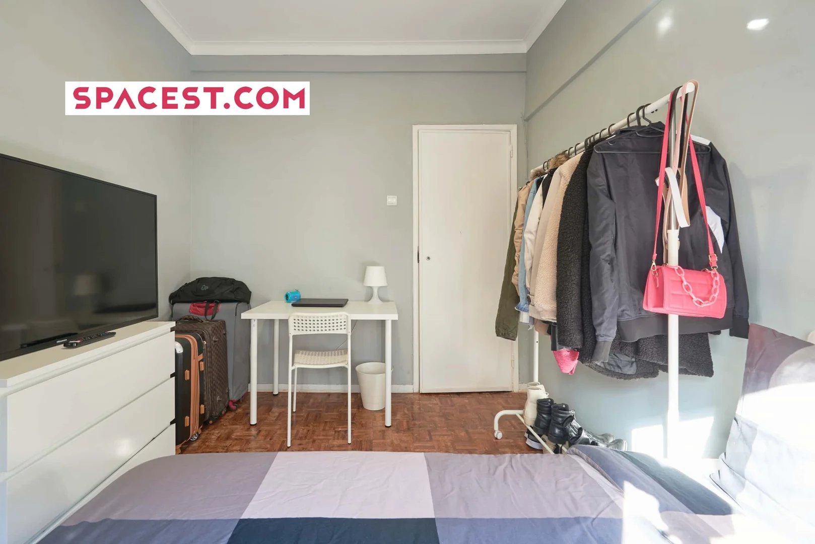 Habitación en apartamento estudiantil en alquiler en , completamente amueblado