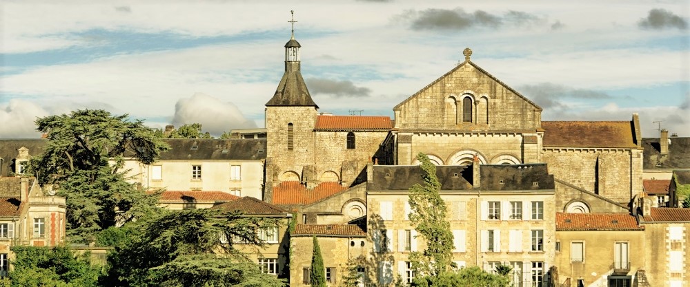Casas, Apartamentos e Quartos para estudantes para alugar em Poitiers 